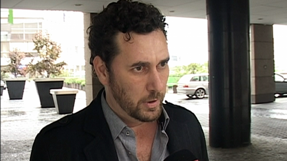Italký hrabě Domenico Martucci jde ve stopách Zdeňka Macury. Tentokrát pořádá demonstraci za práva týraných žen on!